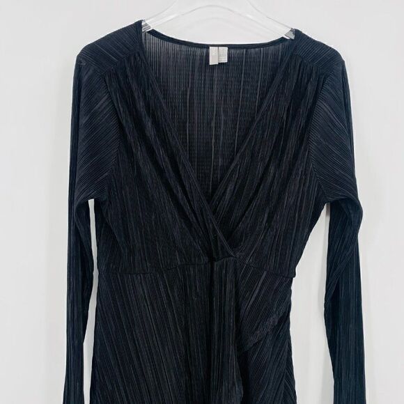 ASOS Size 12 Black Long Sleeve Wrap Top in Plisse with Asymmetric Hem - Picture 3 of 10